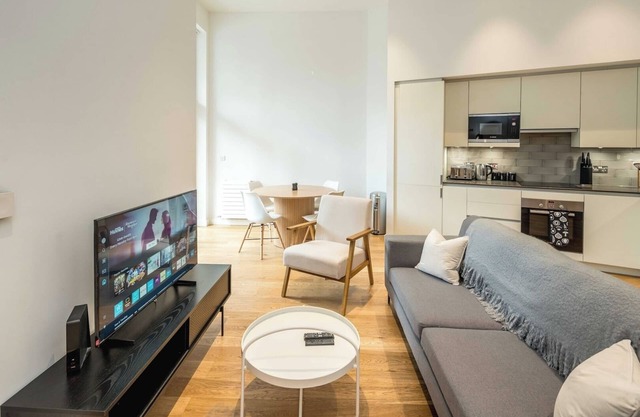 Modern 2 bed Flat Near O2 and Canary Wharf