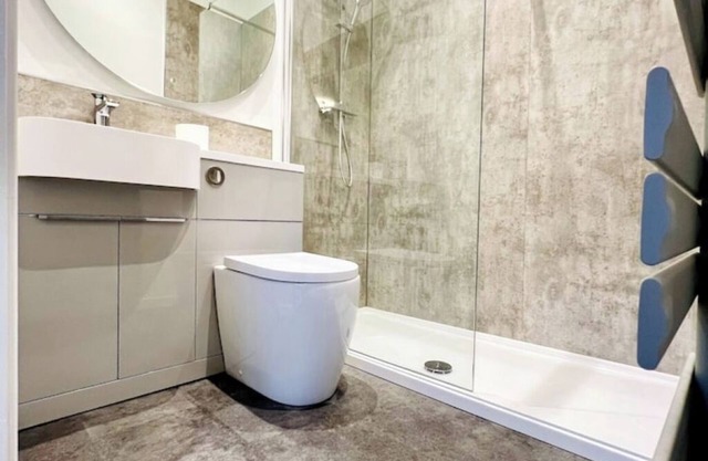 Modern 2-bed house in Blyth centre with two bedrooms and two bathrooms