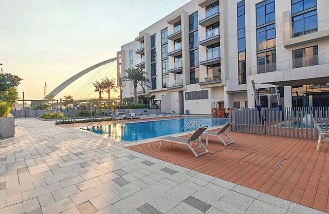 Modern 2 Bedroom - Canal Front Stay!