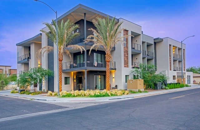 Modern 2-BR next to Old Town Scottsdale