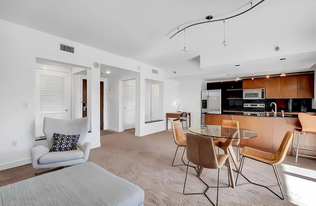 Modern 2 BR, Pool, Lakefront Escape w/Breathtaking Views