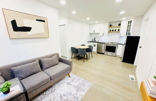 Modern 2BR Guest Suite w/Kitchen, W&D, AC, Fire Pit, Giga Wifi - 10 mins to SJC