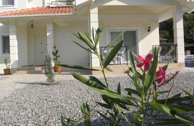 Modern 3 bed villa private pool family friendly