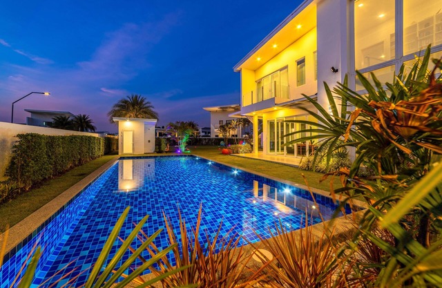 Modern 3 bedroom Pool Villa PG19