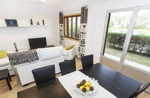 Modern apartment near the beach for 5 people with pool, AACC and WIFI