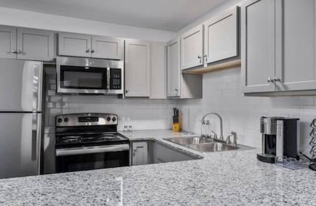Modern Apt Close to Restaurants - Highland Golf
