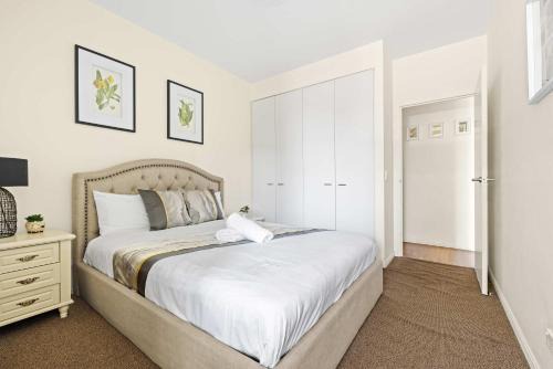 Modern Apt - Free Parking - Convenient Location