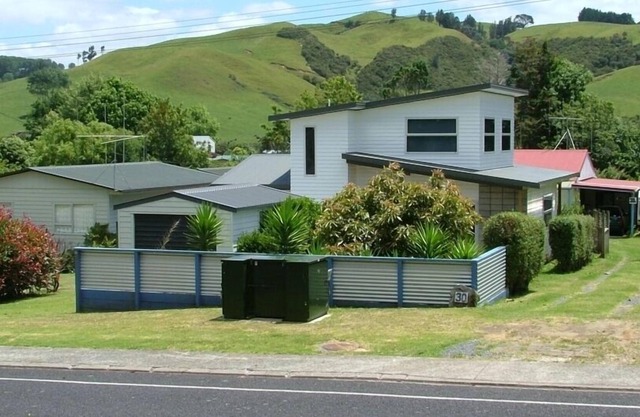 Modern architecturally designed bach