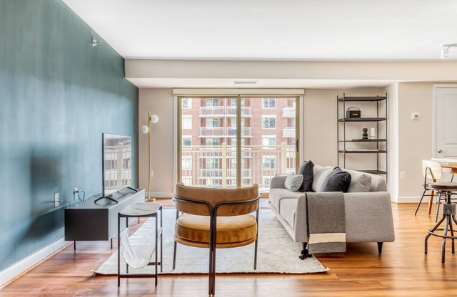 Modern Ballston 2BR w/Concierge, W/D & Pool, near Metro, by Blueground