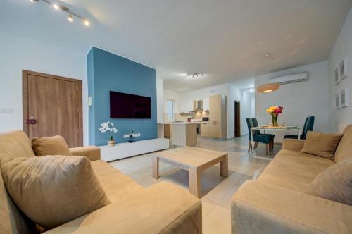 Modern & Central Apartment Near St Julian by JL