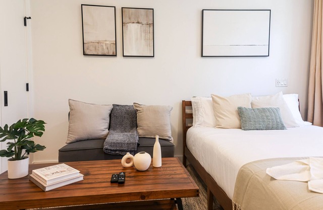 Modern, Chic Studio in the Heart of Chelsea