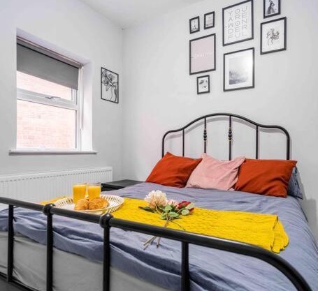 Modern flat in Moseley with Free Parking