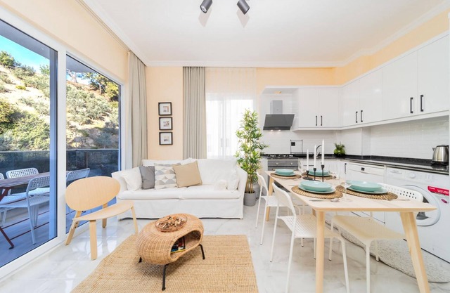 Modern Flat With Shared Pool and Balcony in Alanya
