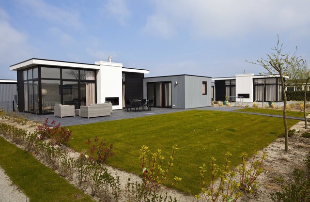Modern holiday home 600 m from the sea