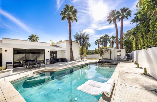 Modern Home with Heated Pool and Hot Tub! Dog Friendly! Firepit!