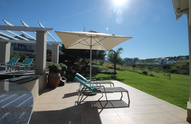 Modern house, solar-heated pool & stunning views, at Kingswood Golf Resort