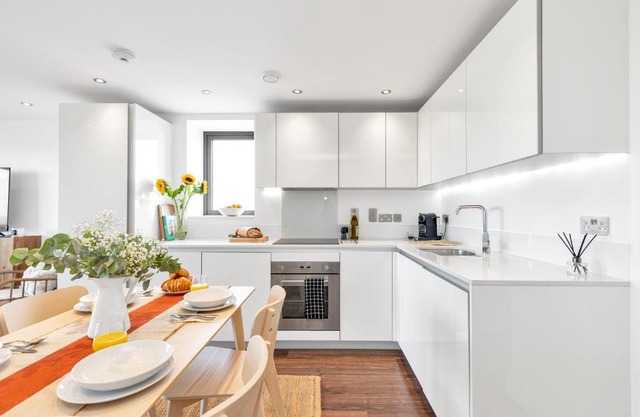 MODERN LUXE APT just 10 MINS from TOWER BRIDGE! EASY ACCESS TO TUBE AND BUS