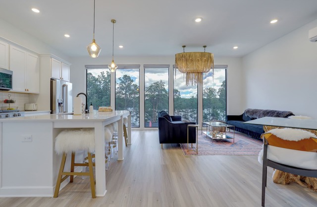 Modern & Luxe Lake Arrowhead Villa Near Marina!
