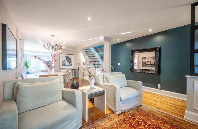 Modern, Luxurious Executive & Family Home in Leslievillenn