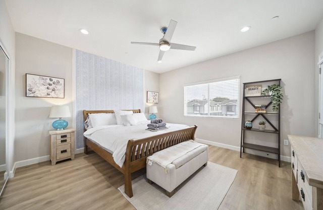 Modern Luxury - 4 bedroom - 14 guests - Disney +EV Charge