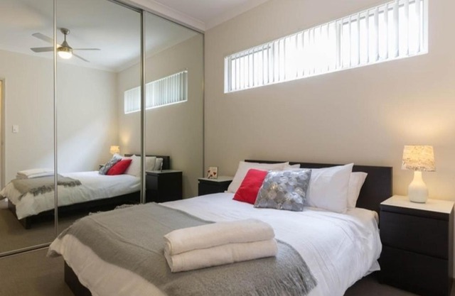 Modern Neat Convenient Apartment Close to Airport