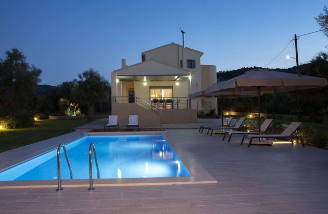 Modern newly built house 150m2, children friendly, in an olive grove 4000 sq