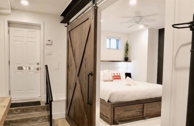 Modern Rustic Industrial Apt - Amazing Location!