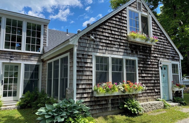 Modern Shingled Cottage in Kennebunkport