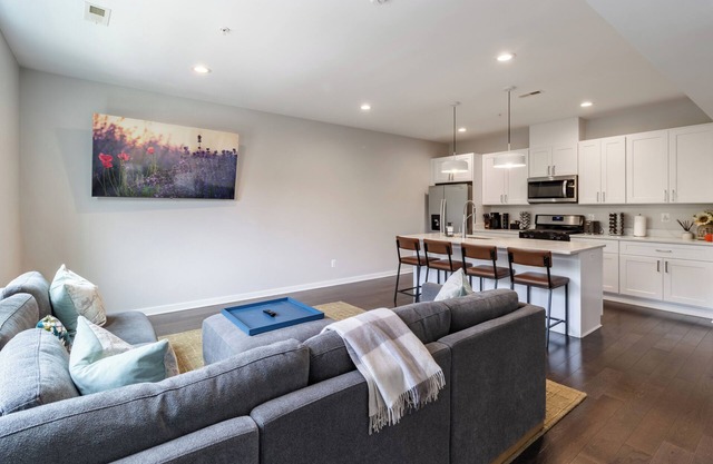 Modern & Spacious ~ 3bd 3ba RoofDeck