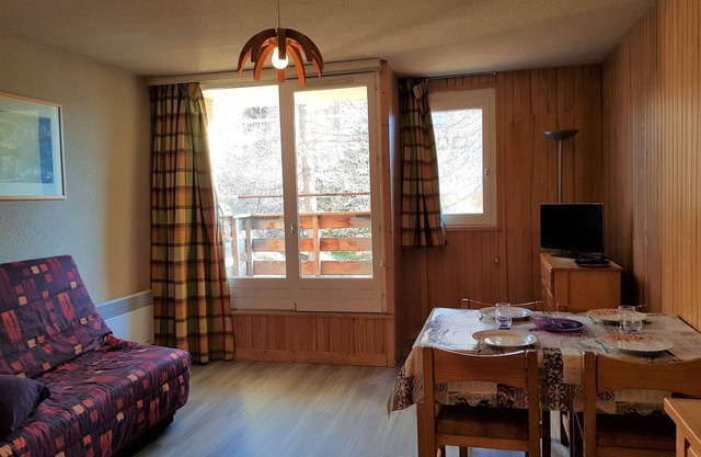 Modern Studio in Orcières - Close to Ski Slopes, Shops - Sleeps 4, Pet Friendly