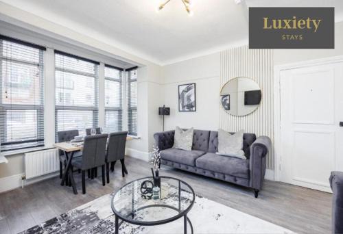Modern & Stylish 2BR - CITY CENTRE Nr High Street & C2C by Luxiety Stays