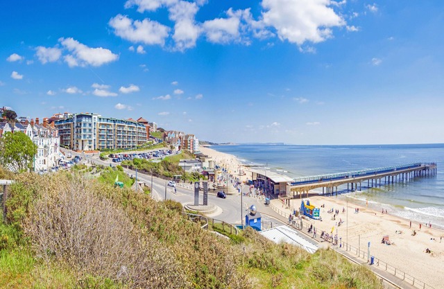 Modern two Bedroom Apartment Ideally Located