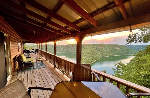 MODERN UPSCALE CABIN WITH UNOBSTRUCTED LAKE & MOUNTAIN VIEWS