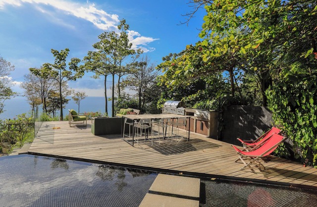Modern Villa Retreat with Pool, WiFi & AC in Montezuma’s Tropical Paradise