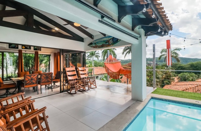 Modern villa with private pool, gas grill, internet & beach access