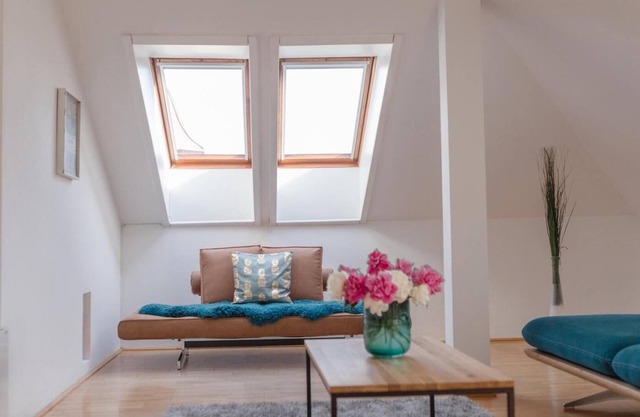 Moderne Dachgeschosswohnung zentral Velden