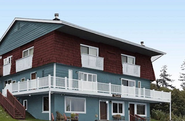 Modest suite in downtown Homer, walking distance to all attractions
