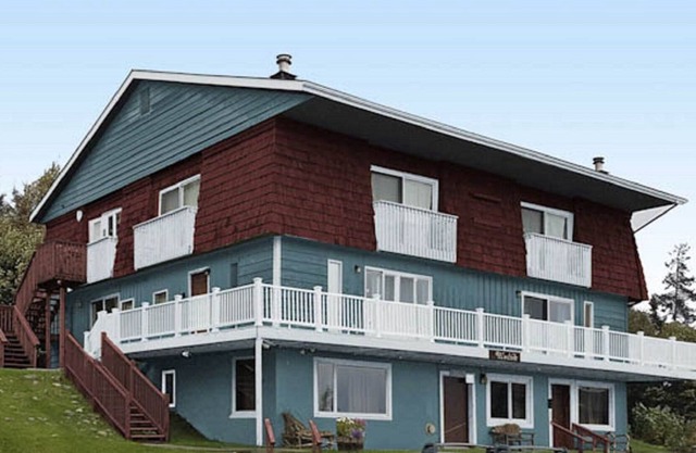 Modest suite in downtown Homer, walking distance to all attractions