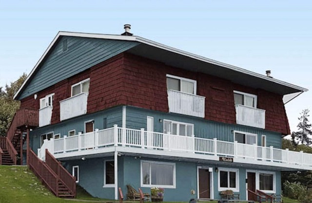 Modest suite in downtown Homer, walking distance to all attractions