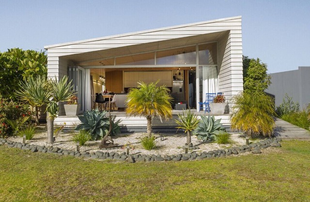 Modpod on The Tee - Matarangi Holiday Home