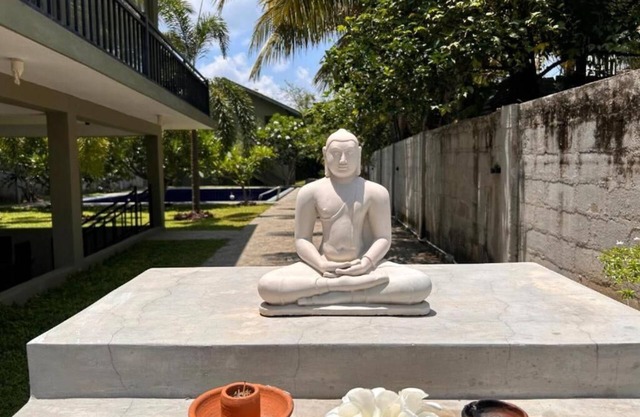 Moi Dambulla by DBI