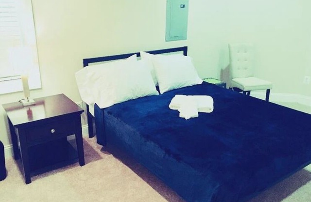 Monroe Room #1