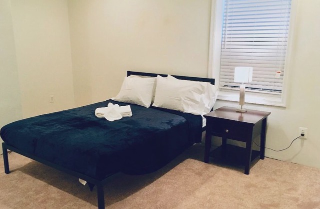 Monroe Room #2