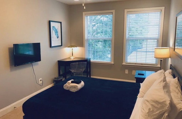 Monroe Room #7