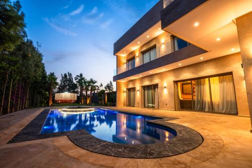 Monte Carlo Villa in Marrakesh - No Neighbors