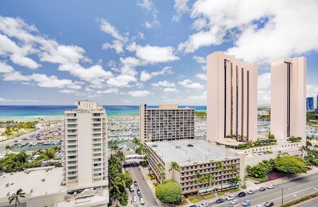Monthly- Discovery Bay 2203 Ocean/Sunset/Marina/City Views - Q Bed/Twin Sofabed