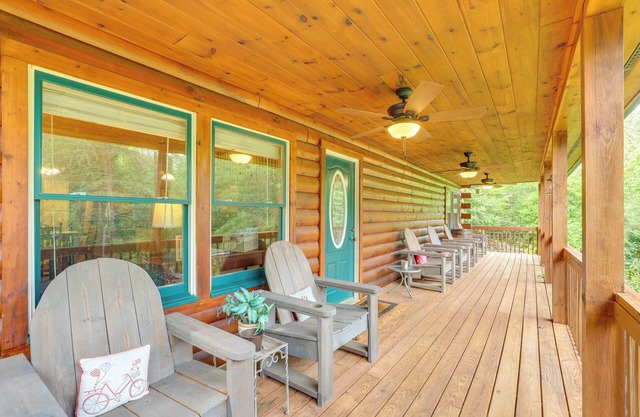 'Moonshine Manor' Cabin w/Hot Tub, Near Lake Lure
