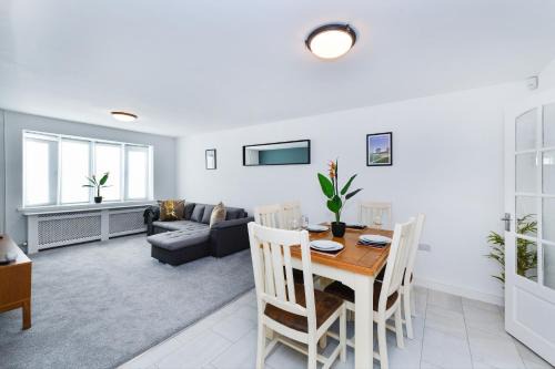 Morgan House- 4 Bed House, Near Nottingham Trent Uni