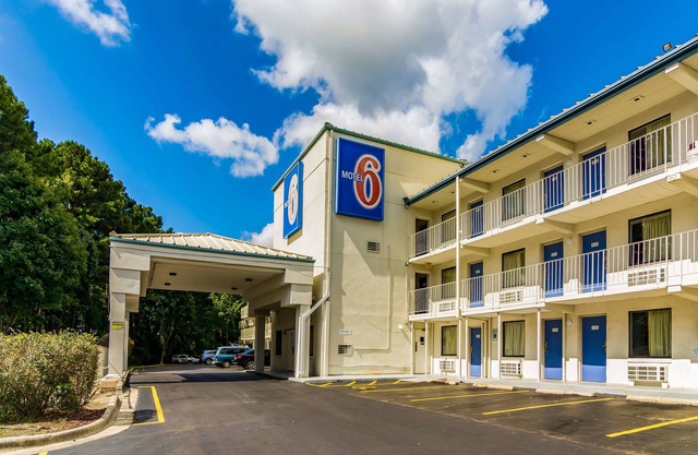 Motel 6 Raleigh, NC - Cary