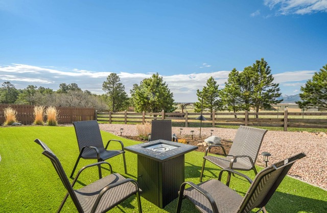 Mountain Breeze! Fire Pit, Air Hockey & Views!